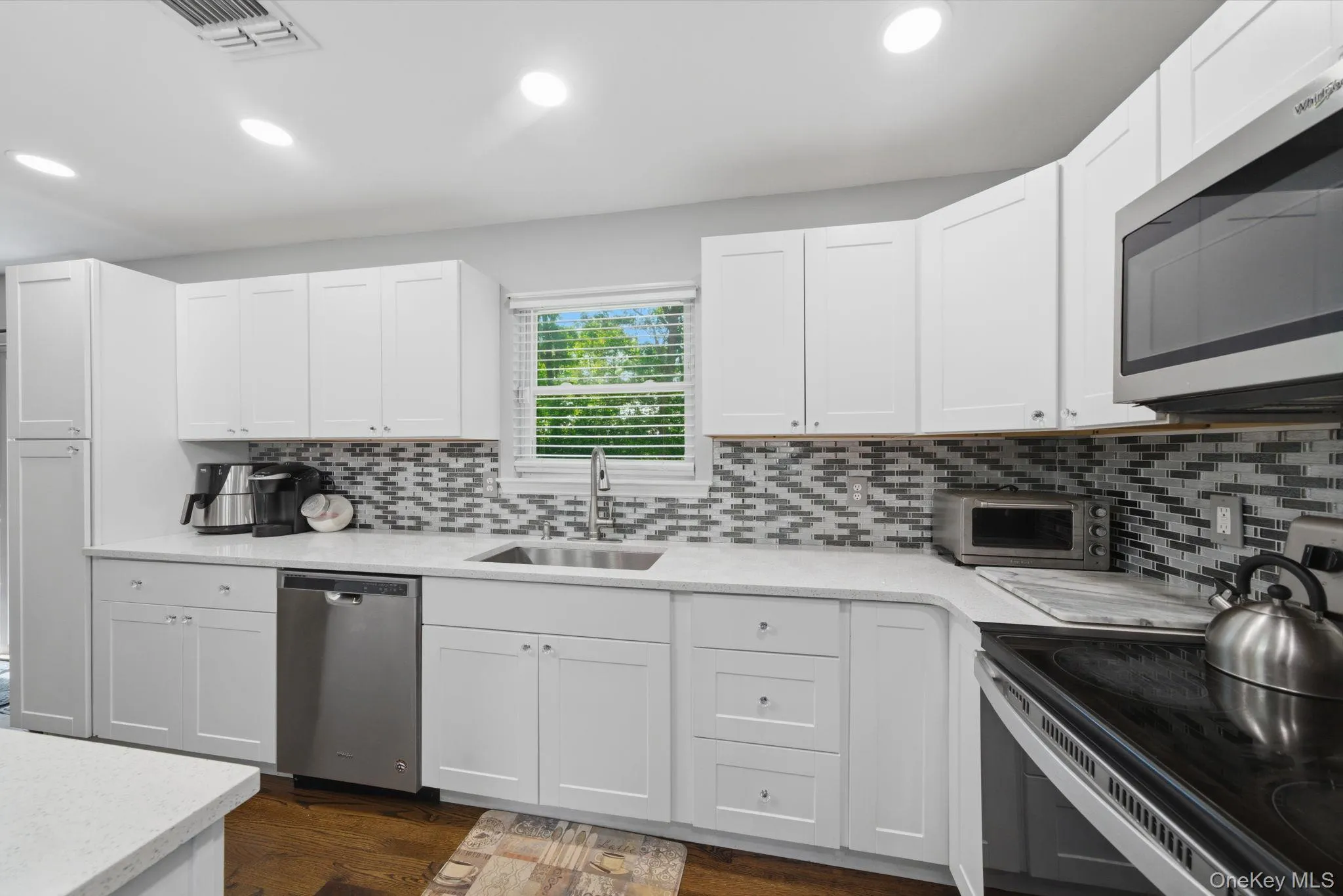 20 Essex Circle, Brookhaven, NY, 3 Bedrooms Bedrooms, 7 Rooms Rooms,3 BathroomsBathrooms,Residential,For Rent,Essex,0,1005395 20 Essex Circle, Brookhaven, NY, 3 Bedrooms Bedrooms, 7 Rooms Rooms,3 BathroomsBathrooms,Residential,For Rent,Essex,0,1005395