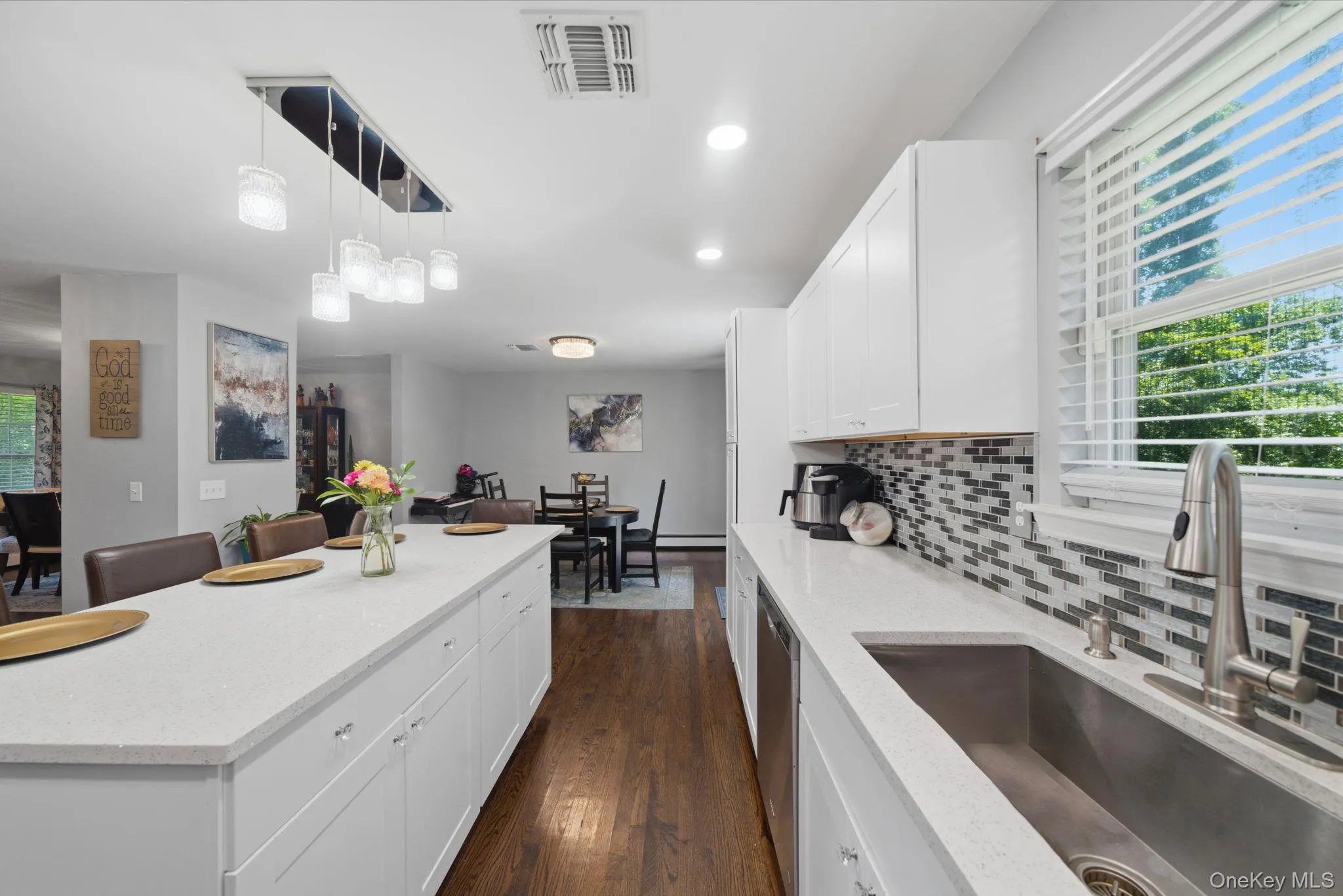 20 Essex Circle, Brookhaven, NY, 3 Bedrooms Bedrooms, 7 Rooms Rooms,3 BathroomsBathrooms,Residential,For Rent,Essex,0,1005395 20 Essex Circle, Brookhaven, NY, 3 Bedrooms Bedrooms, 7 Rooms Rooms,3 BathroomsBathrooms,Residential,For Rent,Essex,0,1005395