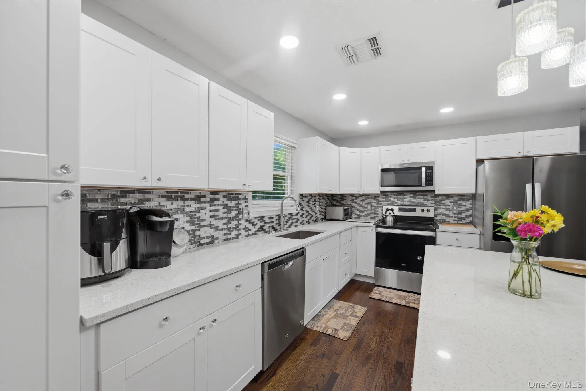 20 Essex Circle, Brookhaven, NY, 3 Bedrooms Bedrooms, 7 Rooms Rooms,3 BathroomsBathrooms,Residential,For Rent,Essex,0,1005395 20 Essex Circle, Brookhaven, NY, 3 Bedrooms Bedrooms, 7 Rooms Rooms,3 BathroomsBathrooms,Residential,For Rent,Essex,0,1005395