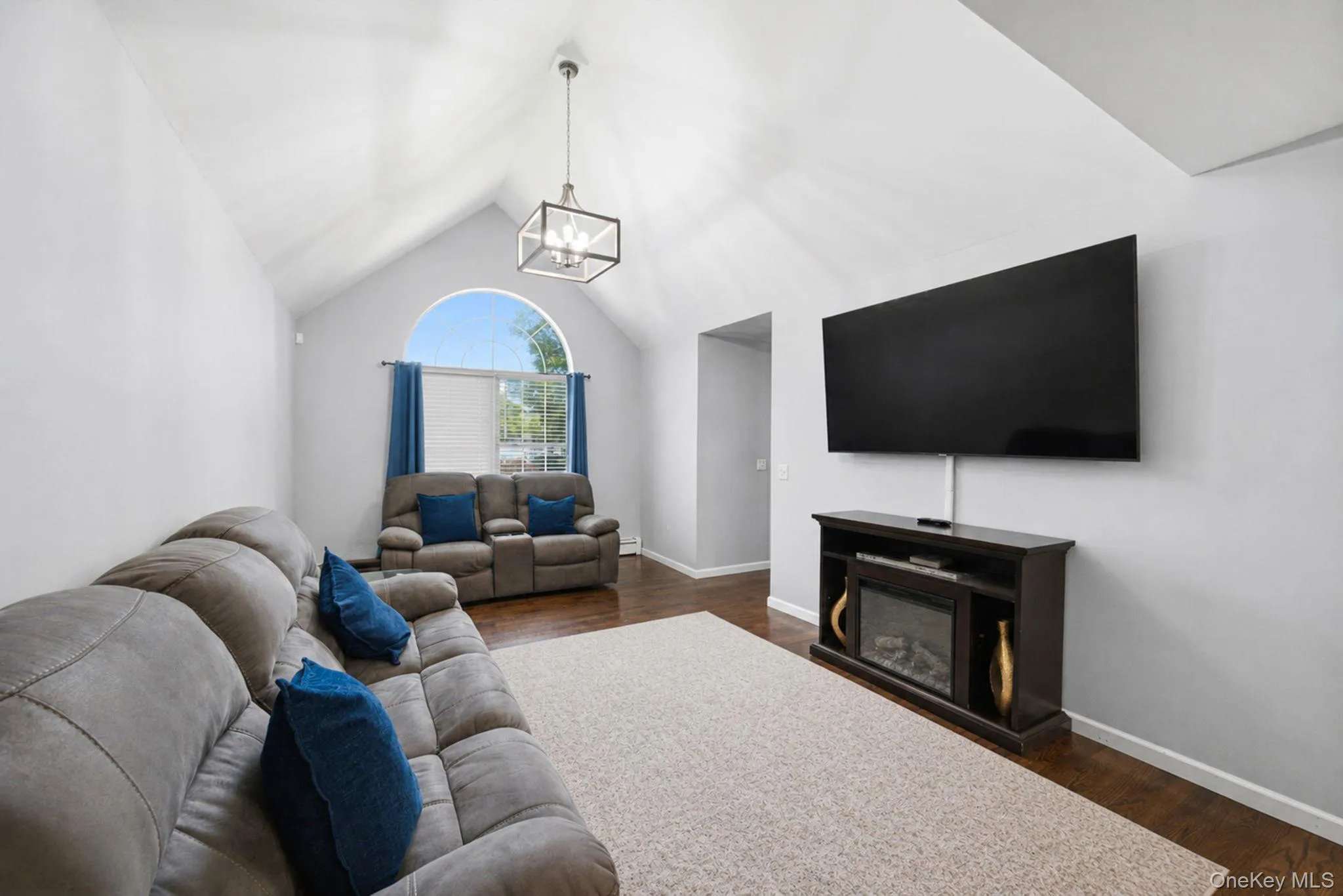 20 Essex Circle, Brookhaven, NY, 3 Bedrooms Bedrooms, 7 Rooms Rooms,3 BathroomsBathrooms,Residential,For Rent,Essex,0,1005395 20 Essex Circle, Brookhaven, NY, 3 Bedrooms Bedrooms, 7 Rooms Rooms,3 BathroomsBathrooms,Residential,For Rent,Essex,0,1005395