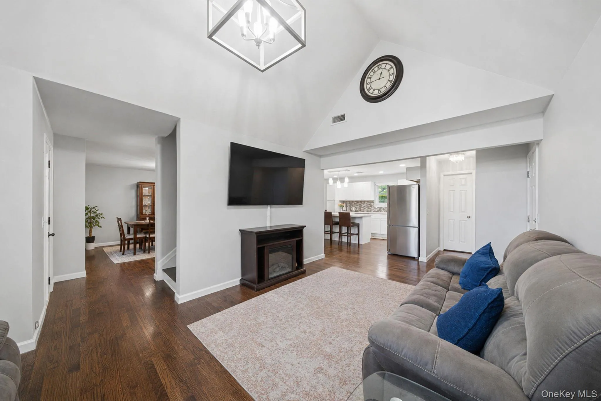20 Essex Circle, Brookhaven, NY, 3 Bedrooms Bedrooms, 7 Rooms Rooms,3 BathroomsBathrooms,Residential,For Rent,Essex,0,1005395 20 Essex Circle, Brookhaven, NY, 3 Bedrooms Bedrooms, 7 Rooms Rooms,3 BathroomsBathrooms,Residential,For Rent,Essex,0,1005395