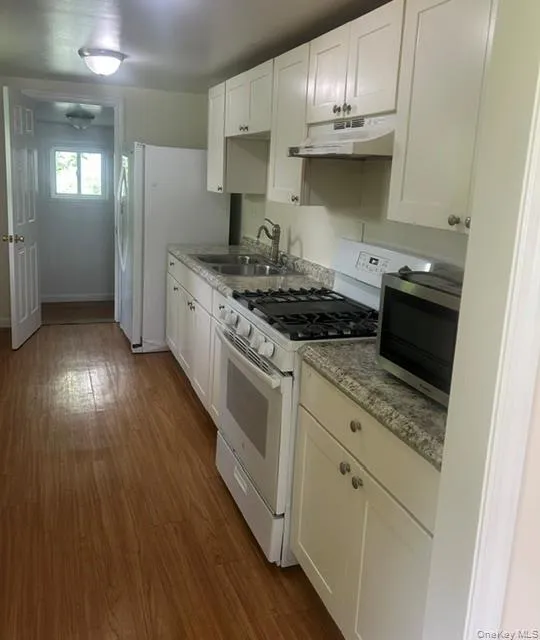 27 Gatto Drive, Mount Kisco, NY, 3 Bedrooms Bedrooms, 6 Rooms Rooms,1 BathroomBathrooms,Residential Lease,For Rent,Gatto,0,1005401 27 Gatto Drive, Mount Kisco, NY, 3 Bedrooms Bedrooms, 6 Rooms Rooms,1 BathroomBathrooms,Residential Lease,For Rent,Gatto,0,1005401