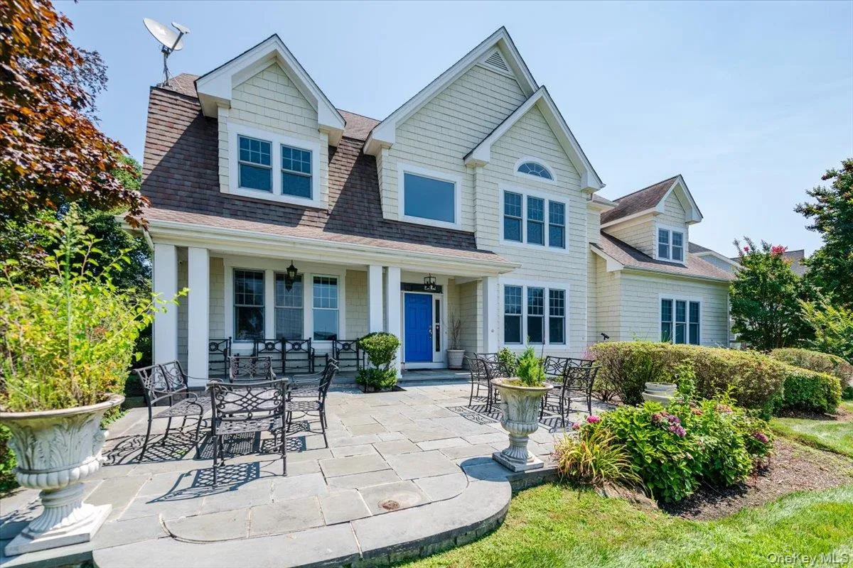 Welcome to 53 Pembroke Drive Welcome to 53 Pembroke Drive
