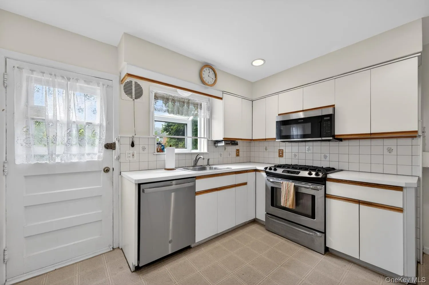 567 Pearl Street, Hempstead, NY, 4 Bedrooms Bedrooms, 7 Rooms Rooms,2 BathroomsBathrooms,Residential,For Rent,Pearl,0,1005409 567 Pearl Street, Hempstead, NY, 4 Bedrooms Bedrooms, 7 Rooms Rooms,2 BathroomsBathrooms,Residential,For Rent,Pearl,0,1005409