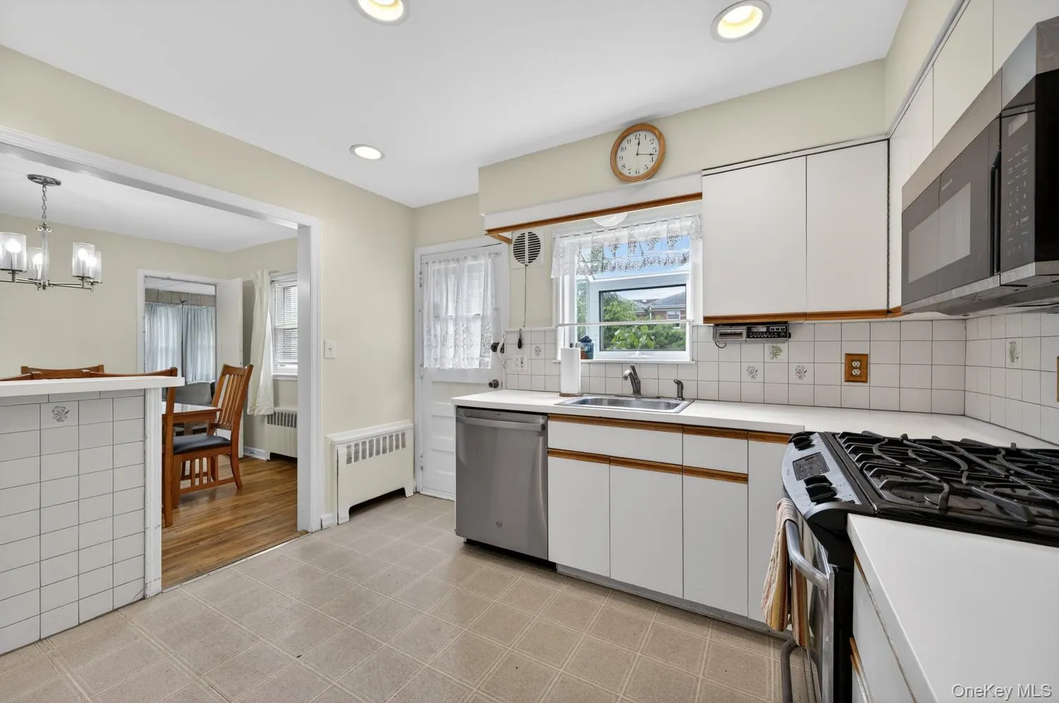 567 Pearl Street, Hempstead, NY, 4 Bedrooms Bedrooms, 7 Rooms Rooms,2 BathroomsBathrooms,Residential,For Rent,Pearl,0,1005409 567 Pearl Street, Hempstead, NY, 4 Bedrooms Bedrooms, 7 Rooms Rooms,2 BathroomsBathrooms,Residential,For Rent,Pearl,0,1005409