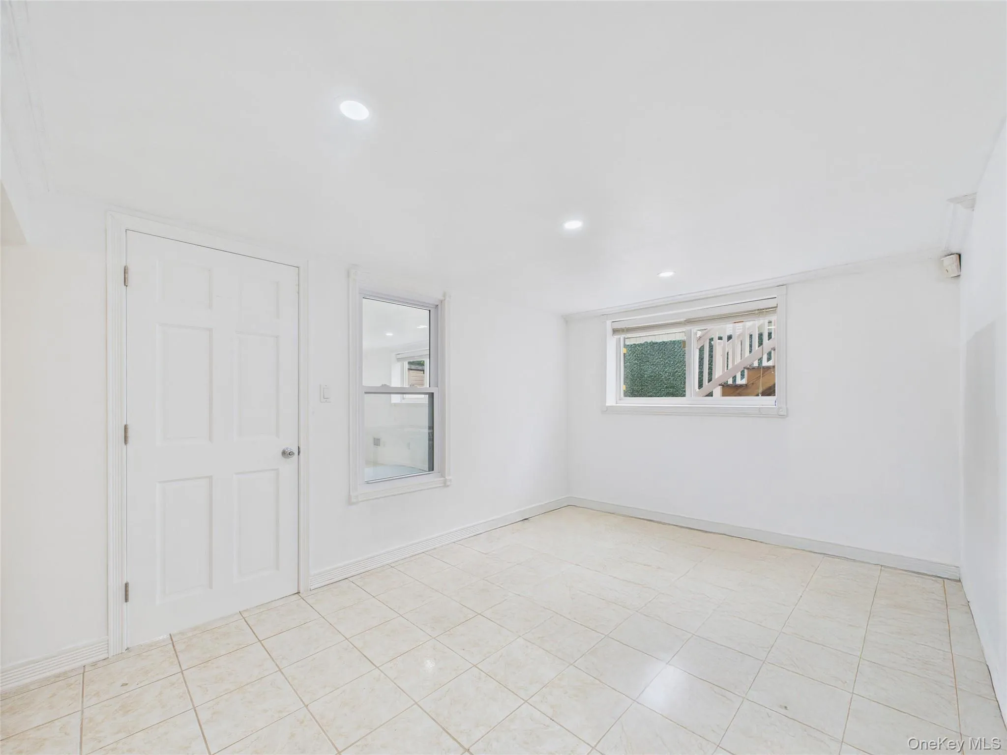 Unfurnished room featuring recessed lighting, baseboards, and light tile patterned flooring Unfurnished room featuring recessed lighting, baseboards, and light tile patterned flooring