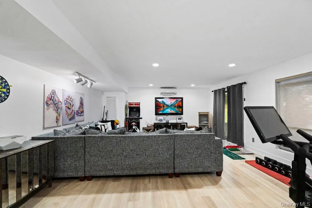 39 Chestnut Lane, Oyster Bay, NY, 4 Bedrooms Bedrooms, 8 Rooms Rooms,3 BathroomsBathrooms,Residential,For Rent,Chestnut,0,1005430 39 Chestnut Lane, Oyster Bay, NY, 4 Bedrooms Bedrooms, 8 Rooms Rooms,3 BathroomsBathrooms,Residential,For Rent,Chestnut,0,1005430