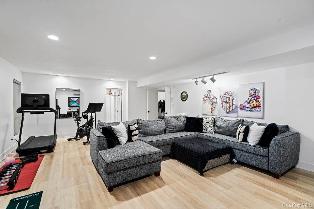 39 Chestnut Lane, Oyster Bay, NY, 4 Bedrooms Bedrooms, 8 Rooms Rooms,3 BathroomsBathrooms,Residential,For Rent,Chestnut,0,1005430 39 Chestnut Lane, Oyster Bay, NY, 4 Bedrooms Bedrooms, 8 Rooms Rooms,3 BathroomsBathrooms,Residential,For Rent,Chestnut,0,1005430