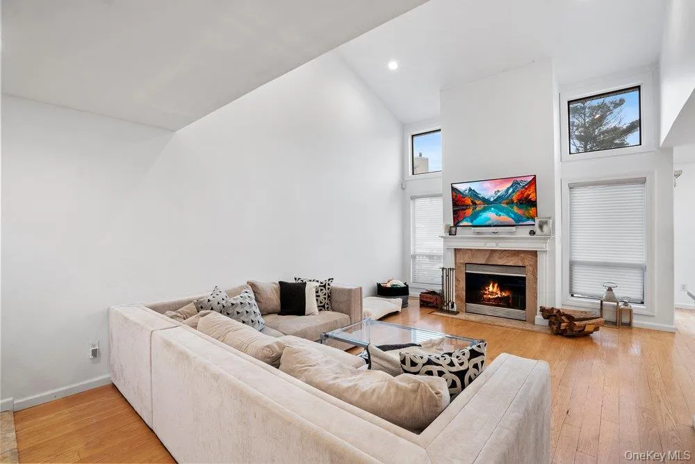 39 Chestnut Lane, Oyster Bay, NY, 4 Bedrooms Bedrooms, 8 Rooms Rooms,3 BathroomsBathrooms,Residential,For Rent,Chestnut,0,1005430 39 Chestnut Lane, Oyster Bay, NY, 4 Bedrooms Bedrooms, 8 Rooms Rooms,3 BathroomsBathrooms,Residential,For Rent,Chestnut,0,1005430