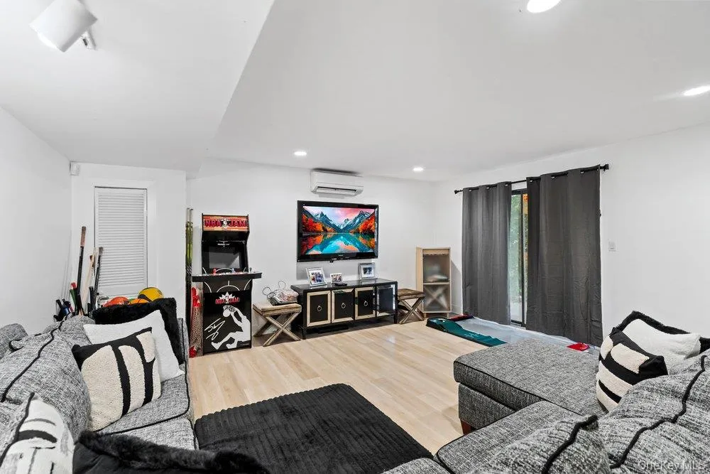 39 Chestnut Lane, Oyster Bay, NY, 4 Bedrooms Bedrooms, 8 Rooms Rooms,3 BathroomsBathrooms,Residential,For Rent,Chestnut,0,1005430 39 Chestnut Lane, Oyster Bay, NY, 4 Bedrooms Bedrooms, 8 Rooms Rooms,3 BathroomsBathrooms,Residential,For Rent,Chestnut,0,1005430