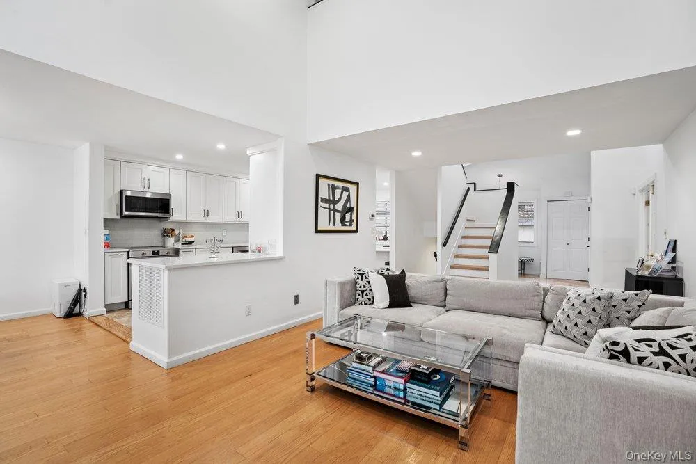 39 Chestnut Lane, Oyster Bay, NY, 4 Bedrooms Bedrooms, 8 Rooms Rooms,3 BathroomsBathrooms,Residential,For Rent,Chestnut,0,1005430 39 Chestnut Lane, Oyster Bay, NY, 4 Bedrooms Bedrooms, 8 Rooms Rooms,3 BathroomsBathrooms,Residential,For Rent,Chestnut,0,1005430