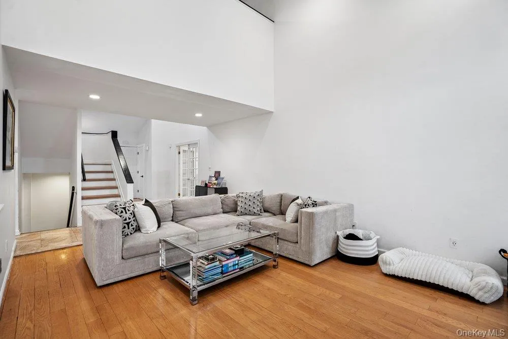 39 Chestnut Lane, Oyster Bay, NY, 4 Bedrooms Bedrooms, 8 Rooms Rooms,3 BathroomsBathrooms,Residential,For Rent,Chestnut,0,1005430 39 Chestnut Lane, Oyster Bay, NY, 4 Bedrooms Bedrooms, 8 Rooms Rooms,3 BathroomsBathrooms,Residential,For Rent,Chestnut,0,1005430