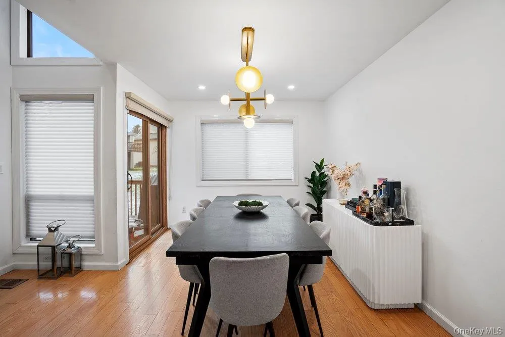 39 Chestnut Lane, Oyster Bay, NY, 4 Bedrooms Bedrooms, 8 Rooms Rooms,3 BathroomsBathrooms,Residential,For Rent,Chestnut,0,1005430 39 Chestnut Lane, Oyster Bay, NY, 4 Bedrooms Bedrooms, 8 Rooms Rooms,3 BathroomsBathrooms,Residential,For Rent,Chestnut,0,1005430