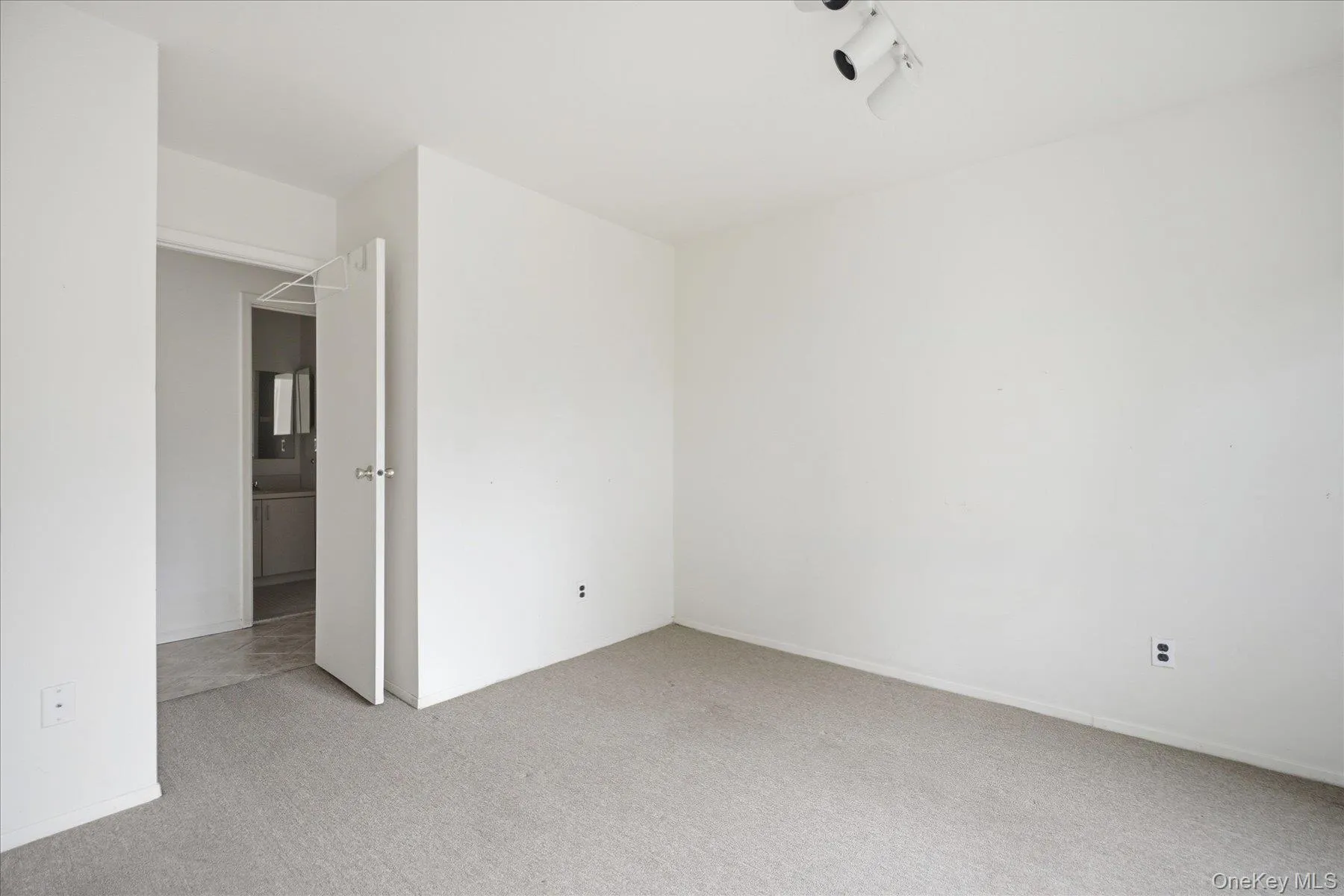 79 Pond Lane, Smithtown, NY, 2 Bedrooms Bedrooms, 5 Rooms Rooms,1 BathroomBathrooms,Residential,For Rent,Pond,0,1005438 79 Pond Lane, Smithtown, NY, 2 Bedrooms Bedrooms, 5 Rooms Rooms,1 BathroomBathrooms,Residential,For Rent,Pond,0,1005438