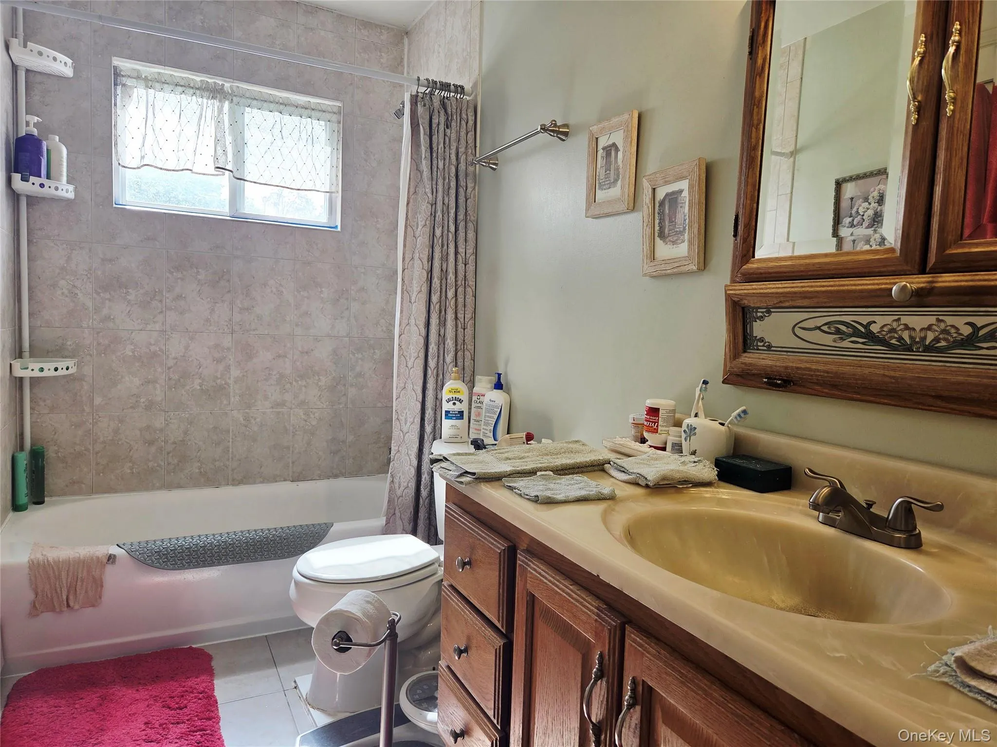 Upstairs full bathroom Upstairs full bathroom