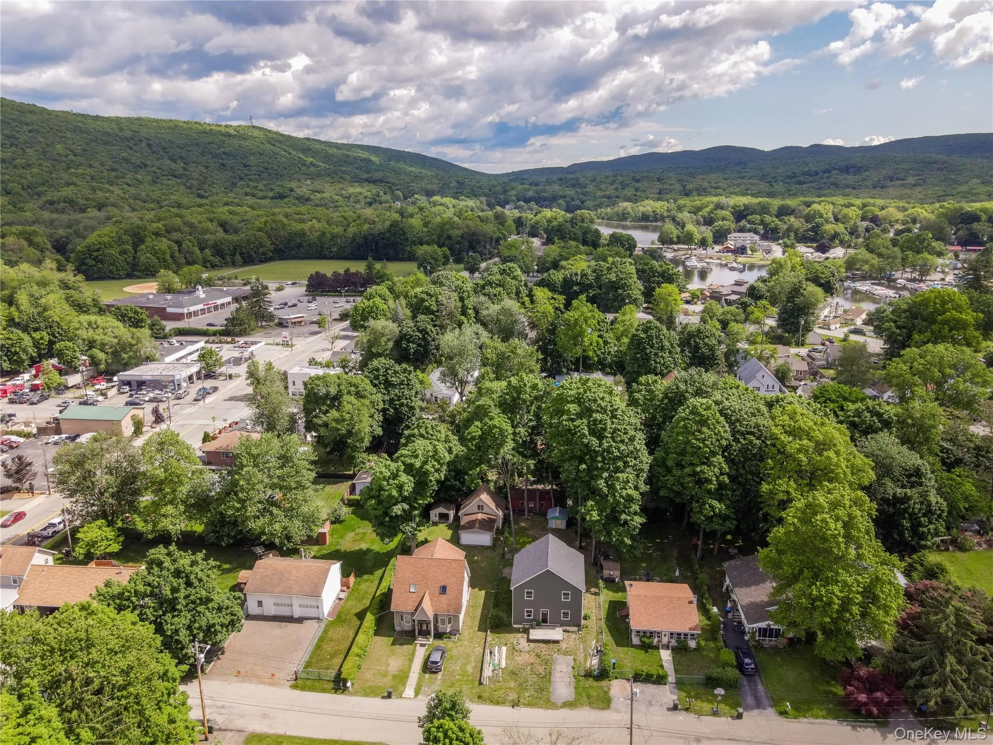 22 Oak Street, Warwick (town), NY, 3 Bedrooms Bedrooms, 7 Rooms Rooms,2 BathroomsBathrooms,Residential,For Rent,Oak,0,1005448 22 Oak Street, Warwick (town), NY, 3 Bedrooms Bedrooms, 7 Rooms Rooms,2 BathroomsBathrooms,Residential,For Rent,Oak,0,1005448
