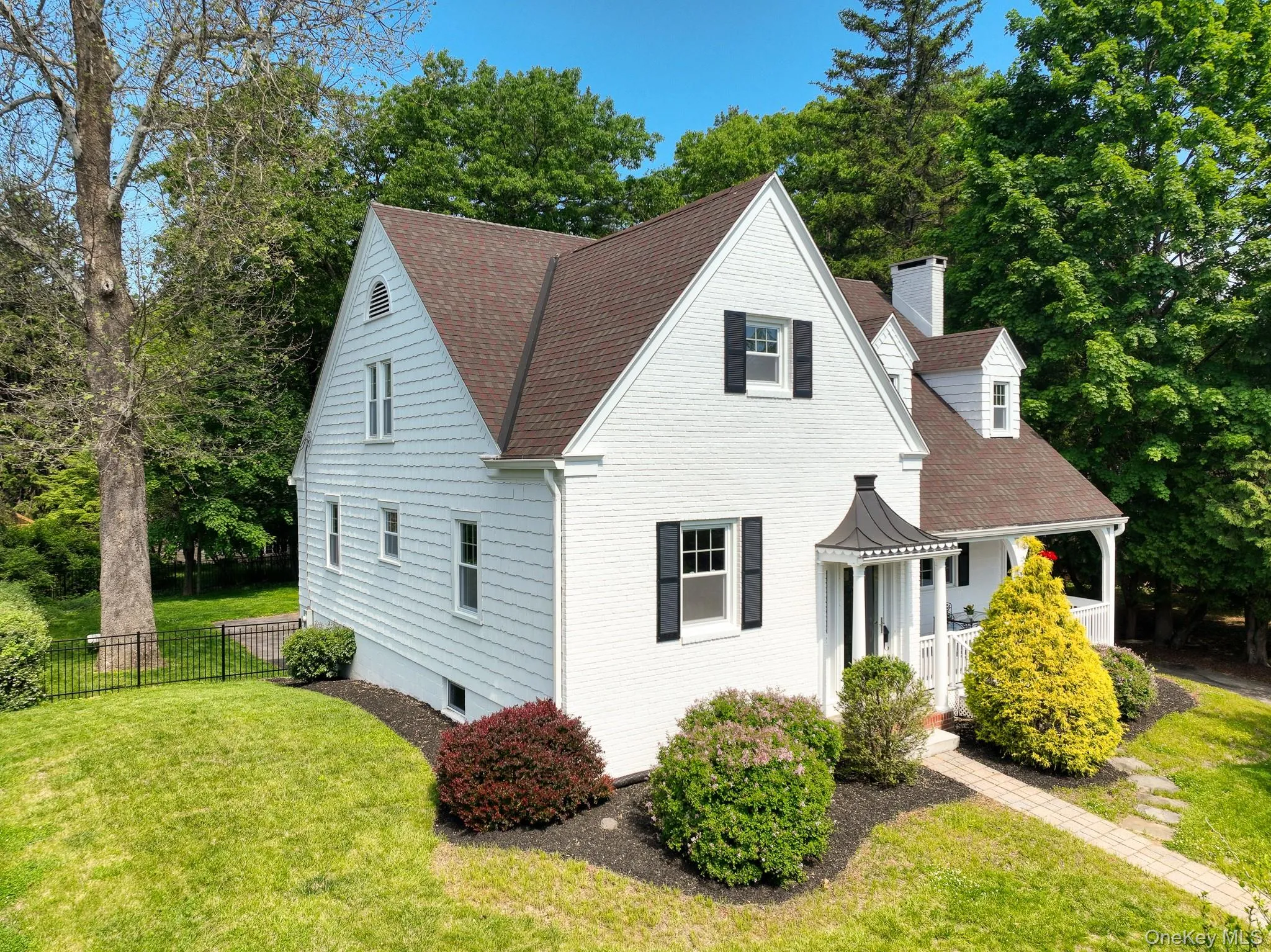 With 4 Bedrooms And 2 Bathrooms With 4 Bedrooms And 2 Bathrooms