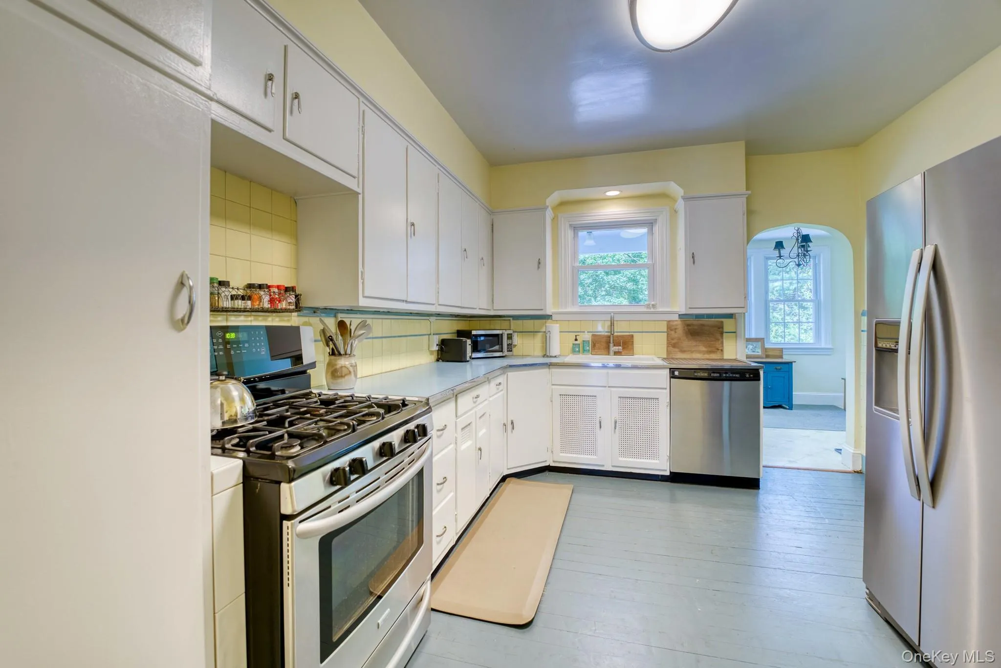Kitchen w/Stainless Steel Appliances Kitchen w/Stainless Steel Appliances