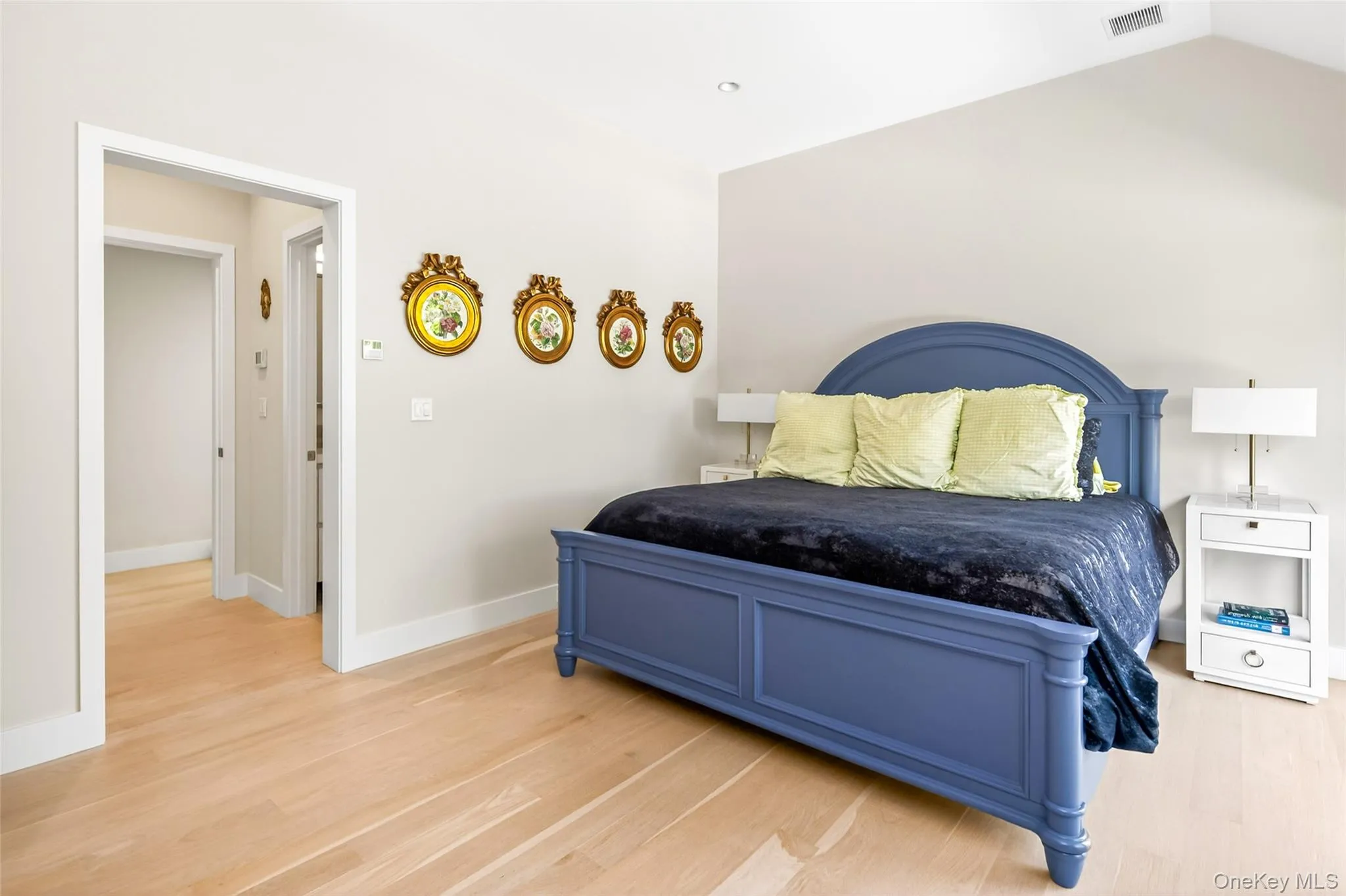 Spacious En Suite Bedroom with Balcony Spacious En Suite Bedroom with Balcony