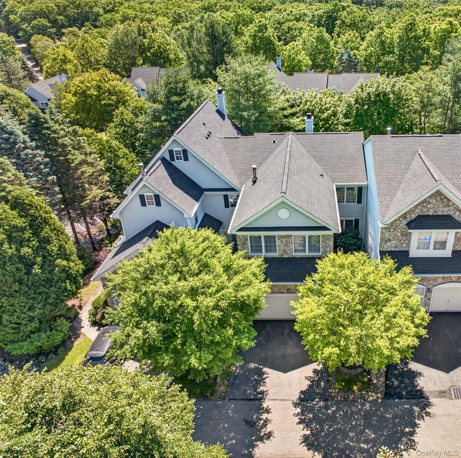 Center unit, newer roof. Center unit, newer roof.