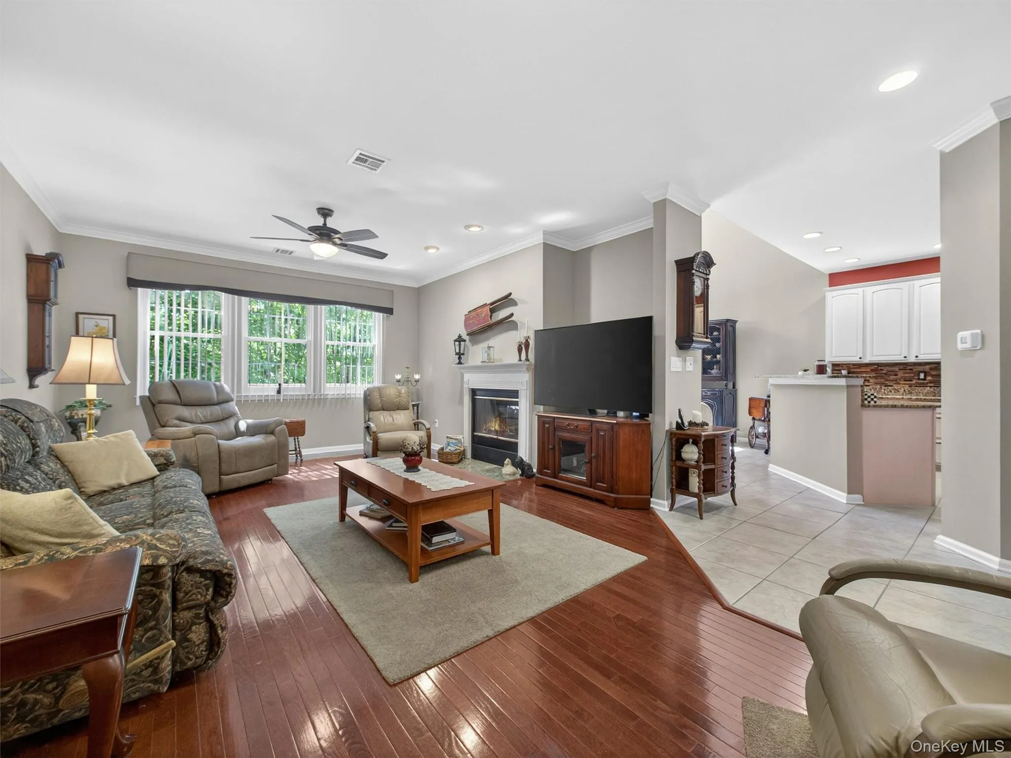 Blessed with a triple window and abundant natural light. Blessed with a triple window and abundant natural light.