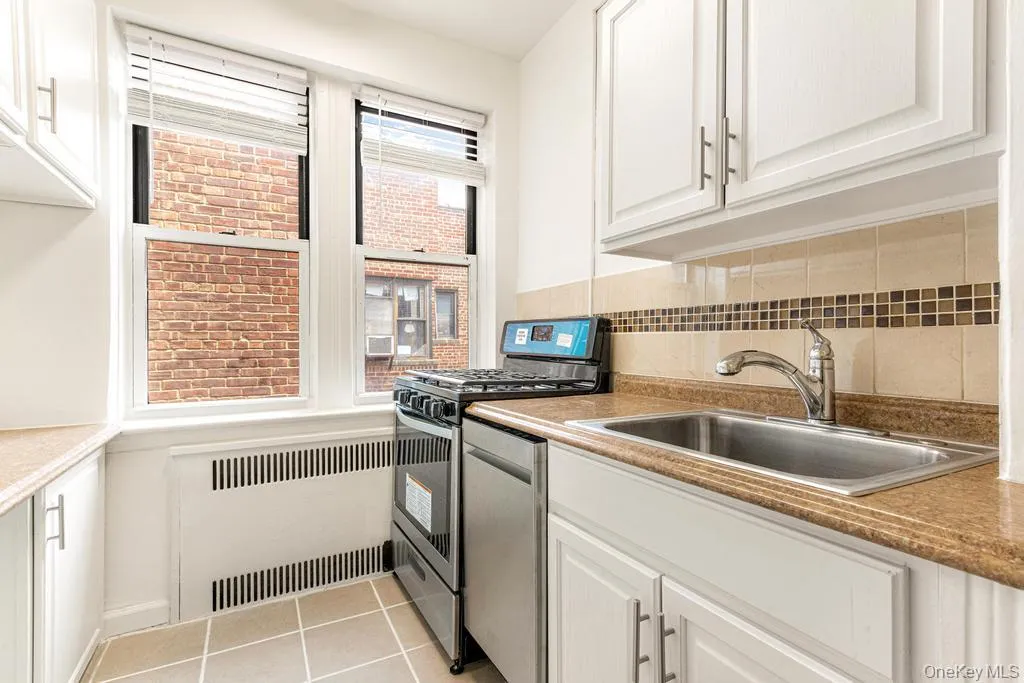 100-10 67th Rd, New York, NY, 1 Bedroom Bedrooms, 4 Rooms Rooms,1 BathroomBathrooms,Residential Lease,For Rent,67th Rd,0,1005490 100-10 67th Rd, New York, NY, 1 Bedroom Bedrooms, 4 Rooms Rooms,1 BathroomBathrooms,Residential Lease,For Rent,67th Rd,0,1005490