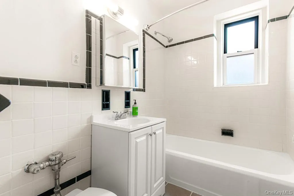 100-10 67th Rd, New York, NY, 1 Bedroom Bedrooms, 4 Rooms Rooms,1 BathroomBathrooms,Residential Lease,For Rent,67th Rd,0,1005490 100-10 67th Rd, New York, NY, 1 Bedroom Bedrooms, 4 Rooms Rooms,1 BathroomBathrooms,Residential Lease,For Rent,67th Rd,0,1005490