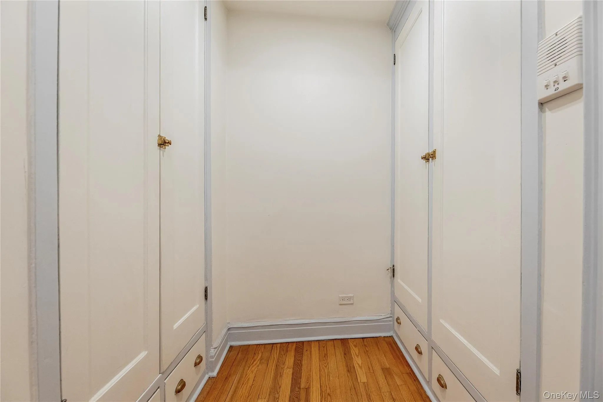 26 Pondfield Road, Yonkers, NY, 3 Rooms Rooms,1 BathroomBathrooms,Residential Lease,For Rent,Pondfield,0,1005492 26 Pondfield Road, Yonkers, NY, 3 Rooms Rooms,1 BathroomBathrooms,Residential Lease,For Rent,Pondfield,0,1005492