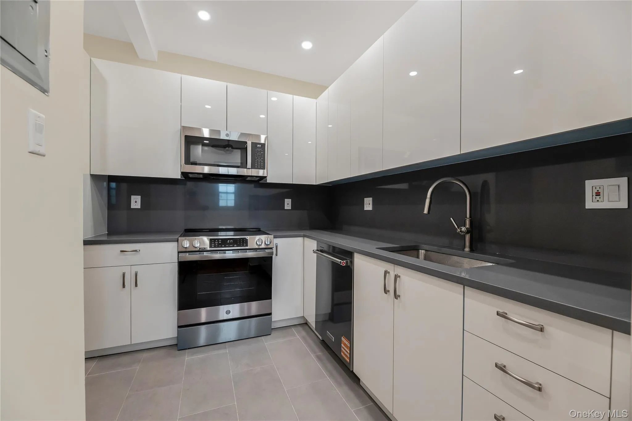 26 Pondfield Road, Yonkers, NY, 3 Rooms Rooms,1 BathroomBathrooms,Residential Lease,For Rent,Pondfield,0,1005492 26 Pondfield Road, Yonkers, NY, 3 Rooms Rooms,1 BathroomBathrooms,Residential Lease,For Rent,Pondfield,0,1005492