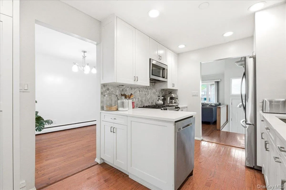 2466 new york New York Avenue, Huntington, NY, 3 Bedrooms Bedrooms, 9 Rooms Rooms,2 BathroomsBathrooms,Residential,For Rent,New York,0,1005500 2466 new york New York Avenue, Huntington, NY, 3 Bedrooms Bedrooms, 9 Rooms Rooms,2 BathroomsBathrooms,Residential,For Rent,New York,0,1005500