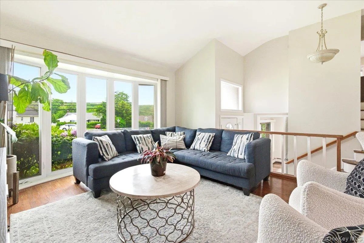 2466 new york New York Avenue, Huntington, NY, 3 Bedrooms Bedrooms, 9 Rooms Rooms,2 BathroomsBathrooms,Residential,For Rent,New York,0,1005500 2466 new york New York Avenue, Huntington, NY, 3 Bedrooms Bedrooms, 9 Rooms Rooms,2 BathroomsBathrooms,Residential,For Rent,New York,0,1005500
