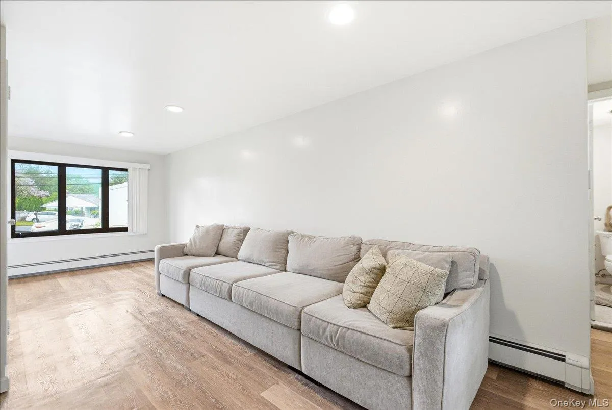 2466 new york New York Avenue, Huntington, NY, 3 Bedrooms Bedrooms, 9 Rooms Rooms,2 BathroomsBathrooms,Residential,For Rent,New York,0,1005500 2466 new york New York Avenue, Huntington, NY, 3 Bedrooms Bedrooms, 9 Rooms Rooms,2 BathroomsBathrooms,Residential,For Rent,New York,0,1005500