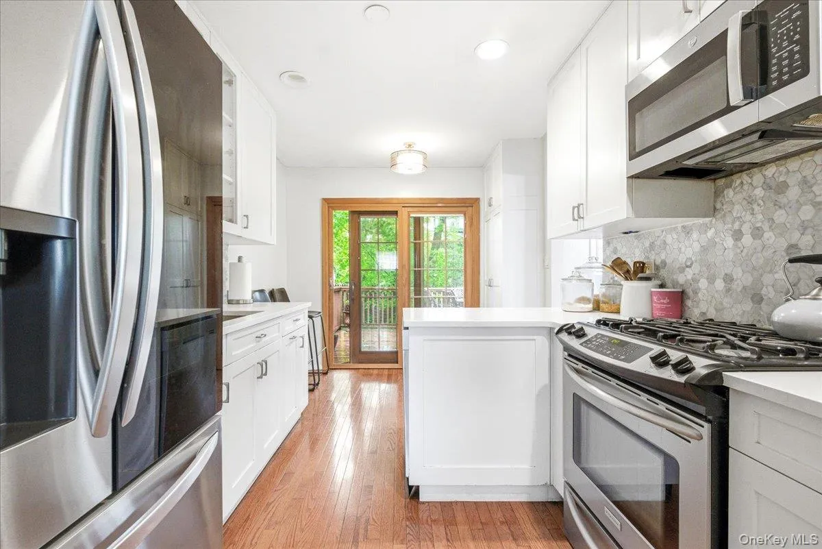2466 new york New York Avenue, Huntington, NY, 3 Bedrooms Bedrooms, 9 Rooms Rooms,2 BathroomsBathrooms,Residential,For Rent,New York,0,1005500 2466 new york New York Avenue, Huntington, NY, 3 Bedrooms Bedrooms, 9 Rooms Rooms,2 BathroomsBathrooms,Residential,For Rent,New York,0,1005500