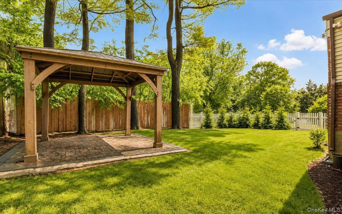 2466 new york New York Avenue, Huntington, NY, 3 Bedrooms Bedrooms, 9 Rooms Rooms,2 BathroomsBathrooms,Residential,For Rent,New York,0,1005500 2466 new york New York Avenue, Huntington, NY, 3 Bedrooms Bedrooms, 9 Rooms Rooms,2 BathroomsBathrooms,Residential,For Rent,New York,0,1005500
