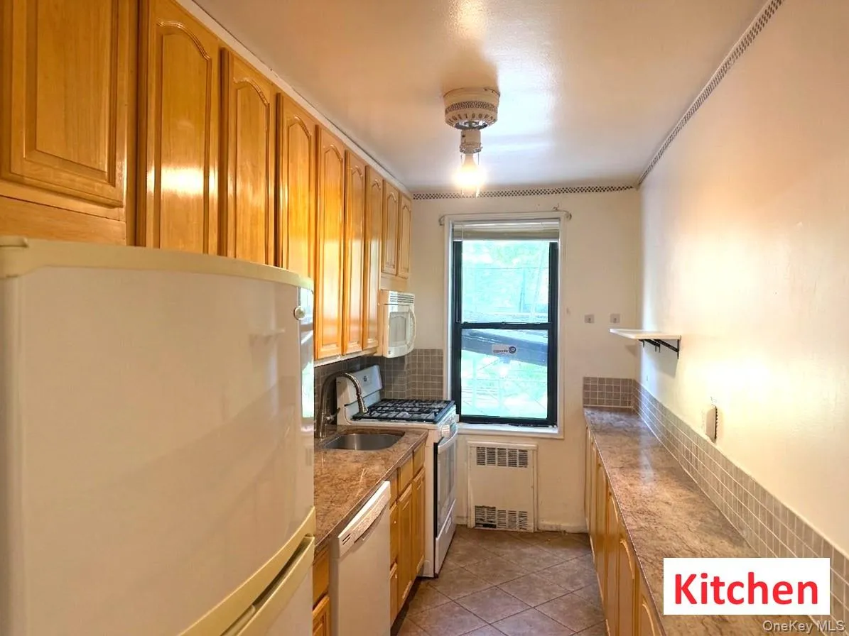 150-11 72nd Road, New York, NY, 2 Bedrooms Bedrooms, 5 Rooms Rooms,1 BathroomBathrooms,Residential,For Rent,72nd,0,1005507 150-11 72nd Road, New York, NY, 2 Bedrooms Bedrooms, 5 Rooms Rooms,1 BathroomBathrooms,Residential,For Rent,72nd,0,1005507