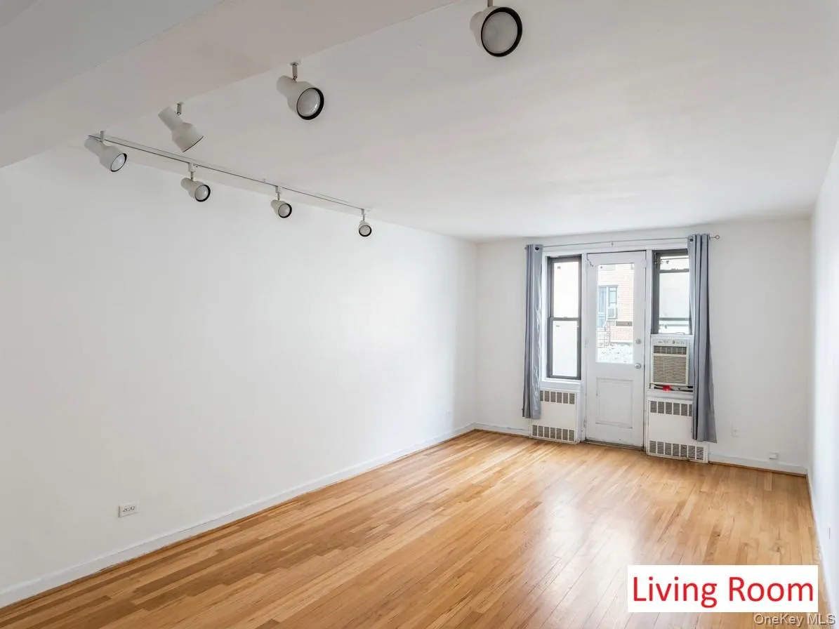 150-11 72nd Road, New York, NY, 2 Bedrooms Bedrooms, 5 Rooms Rooms,1 BathroomBathrooms,Residential,For Rent,72nd,0,1005507 150-11 72nd Road, New York, NY, 2 Bedrooms Bedrooms, 5 Rooms Rooms,1 BathroomBathrooms,Residential,For Rent,72nd,0,1005507