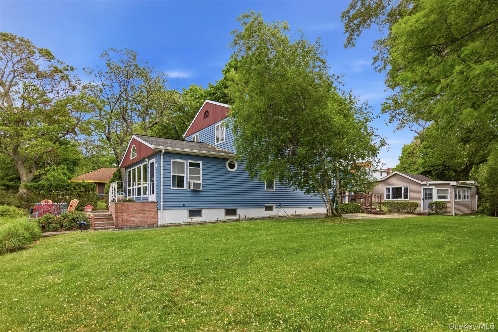 Additional LEGAL Guest Cottage. Note: Property is Zoned Duplex. Additional LEGAL Guest Cottage. Note: Property is Zoned Duplex.