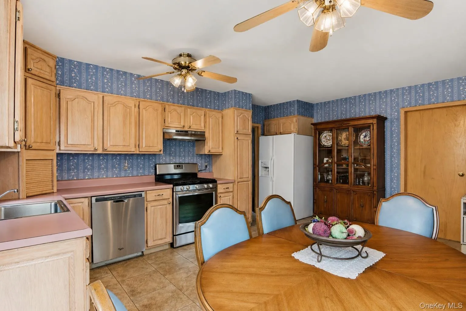 120 Soundview Drive, Brookhaven, NY, 6 Bedrooms Bedrooms, 12 Rooms Rooms,3 BathroomsBathrooms,Residential,For Rent,Soundview,0,1005509 120 Soundview Drive, Brookhaven, NY, 6 Bedrooms Bedrooms, 12 Rooms Rooms,3 BathroomsBathrooms,Residential,For Rent,Soundview,0,1005509