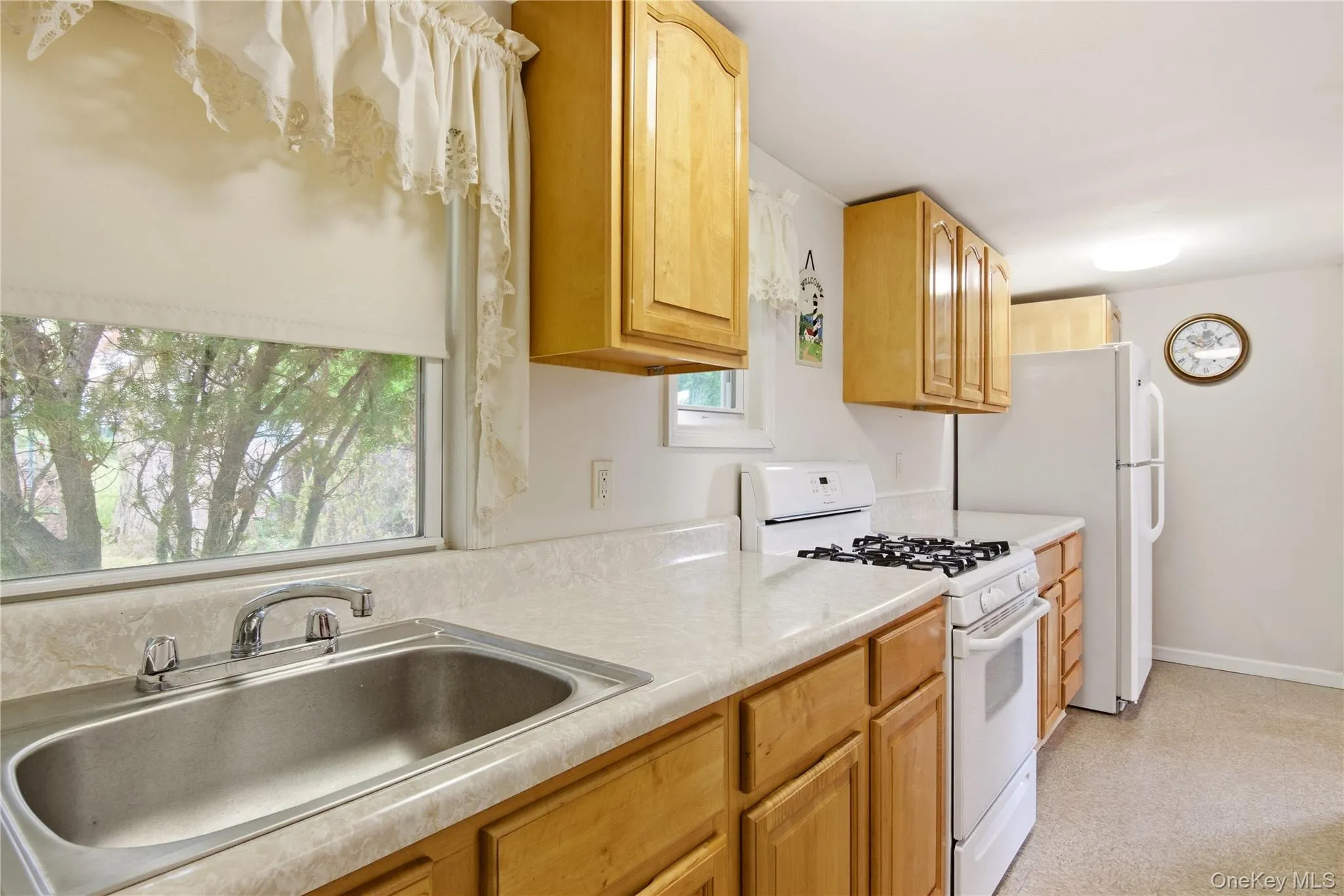 120 Soundview Drive, Brookhaven, NY, 6 Bedrooms Bedrooms, 12 Rooms Rooms,3 BathroomsBathrooms,Residential,For Rent,Soundview,0,1005509 120 Soundview Drive, Brookhaven, NY, 6 Bedrooms Bedrooms, 12 Rooms Rooms,3 BathroomsBathrooms,Residential,For Rent,Soundview,0,1005509