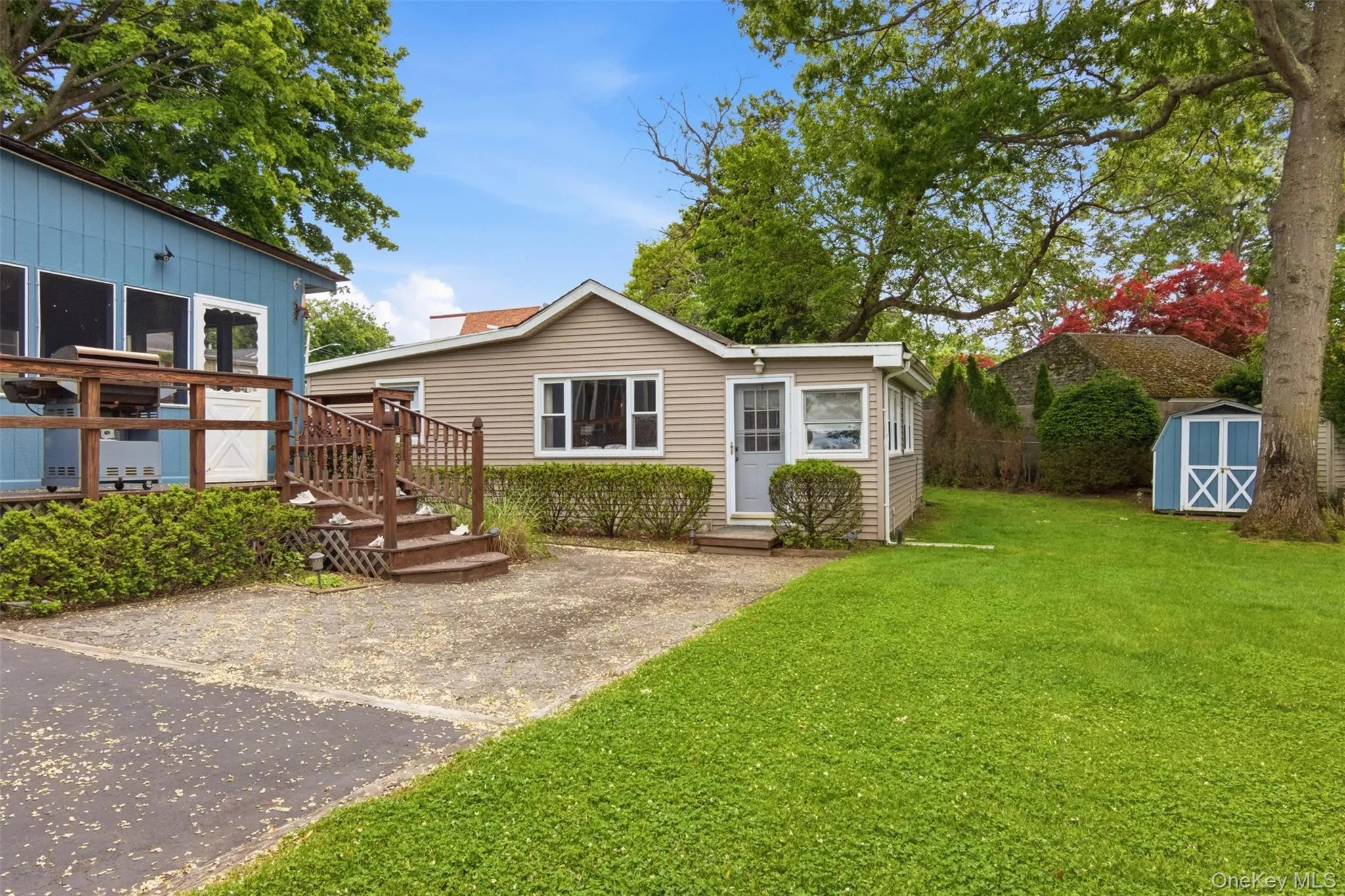 Separate 2 Bedroom Cottage perfect for offset taxes or sharing ownership with a relative. Separate 2 Bedroom Cottage perfect for offset taxes or sharing ownership with a relative.