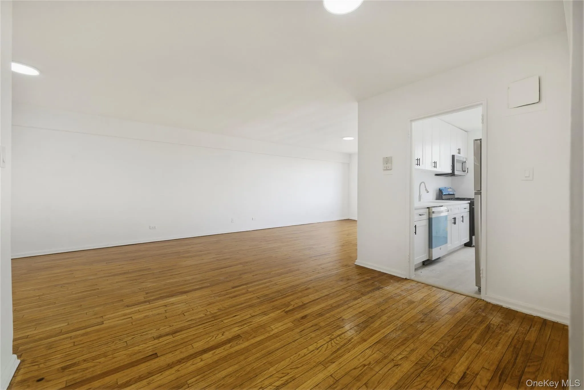 1040 Neilson Street, New York, NY, 1 Bedroom Bedrooms, 3 Rooms Rooms,1 BathroomBathrooms,Residential,For Rent,Neilson,0,1005511 1040 Neilson Street, New York, NY, 1 Bedroom Bedrooms, 3 Rooms Rooms,1 BathroomBathrooms,Residential,For Rent,Neilson,0,1005511