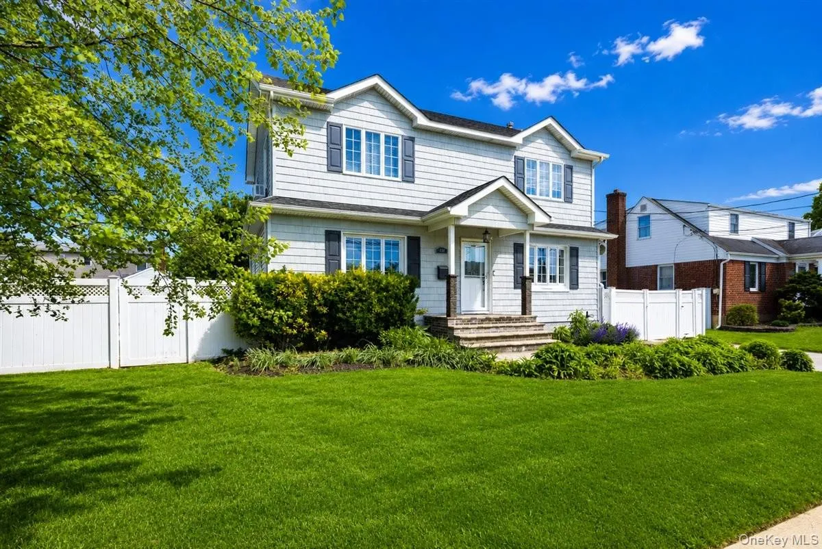 140 Euclid Avenue, Oyster Bay, NY, 5 Bedrooms Bedrooms, 11 Rooms Rooms,3 BathroomsBathrooms,Residential,For Rent,Euclid,0,1005514 140 Euclid Avenue, Oyster Bay, NY, 5 Bedrooms Bedrooms, 11 Rooms Rooms,3 BathroomsBathrooms,Residential,For Rent,Euclid,0,1005514
