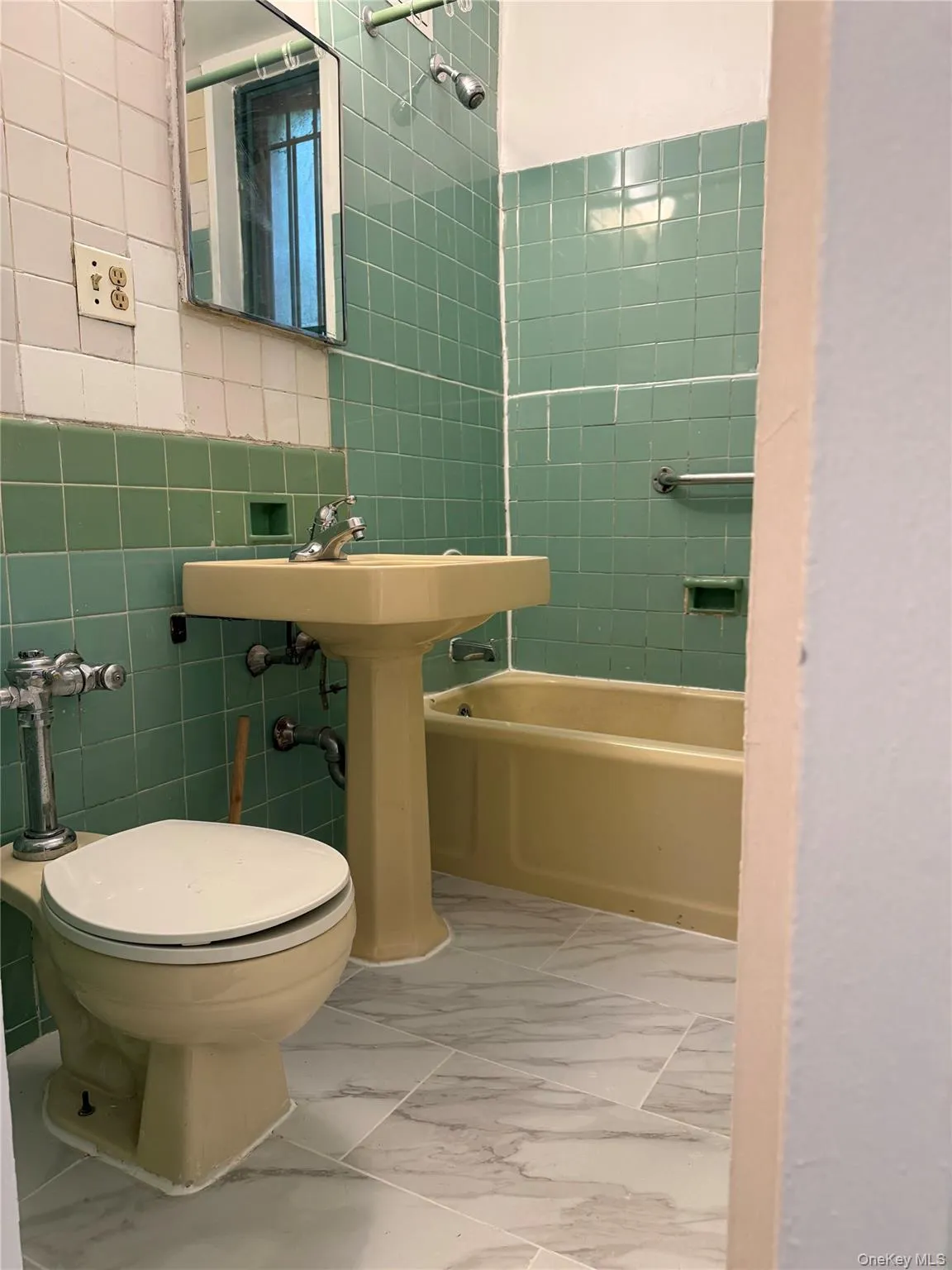 BATHROOM BATHROOM