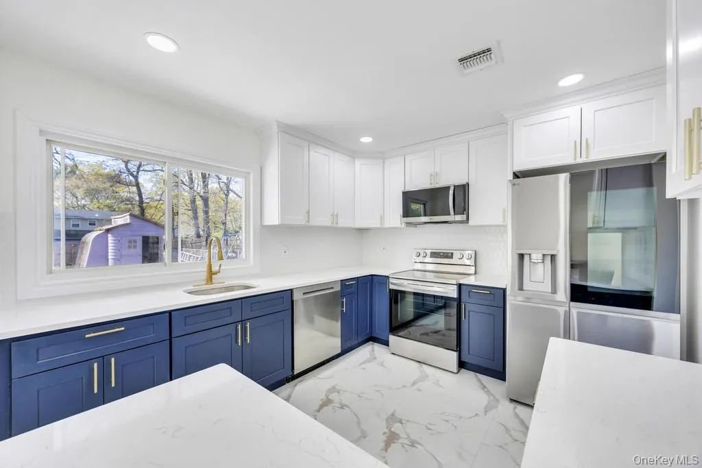 8 Grand Canyon Lane, Brookhaven, NY, 5 Bedrooms Bedrooms, 11 Rooms Rooms,3 BathroomsBathrooms,Residential,For Rent,Grand Canyon,0,1005527 8 Grand Canyon Lane, Brookhaven, NY, 5 Bedrooms Bedrooms, 11 Rooms Rooms,3 BathroomsBathrooms,Residential,For Rent,Grand Canyon,0,1005527