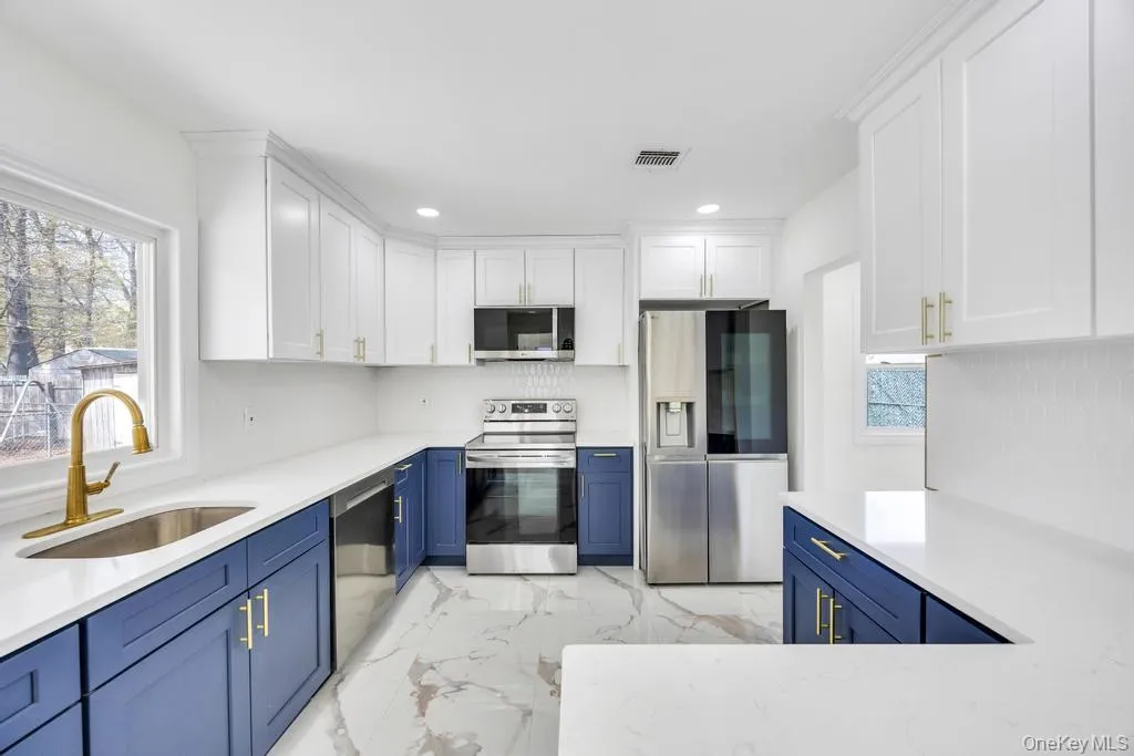 8 Grand Canyon Lane, Brookhaven, NY, 5 Bedrooms Bedrooms, 11 Rooms Rooms,3 BathroomsBathrooms,Residential,For Rent,Grand Canyon,0,1005527 8 Grand Canyon Lane, Brookhaven, NY, 5 Bedrooms Bedrooms, 11 Rooms Rooms,3 BathroomsBathrooms,Residential,For Rent,Grand Canyon,0,1005527