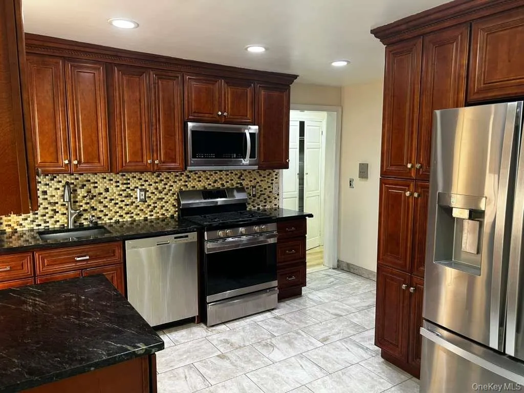 1222 Simpson Street, New York, NY, 3 Bedrooms Bedrooms, 4 Rooms Rooms,1 BathroomBathrooms,Residential Lease,For Rent,Simpson,0,1005528 1222 Simpson Street, New York, NY, 3 Bedrooms Bedrooms, 4 Rooms Rooms,1 BathroomBathrooms,Residential Lease,For Rent,Simpson,0,1005528
