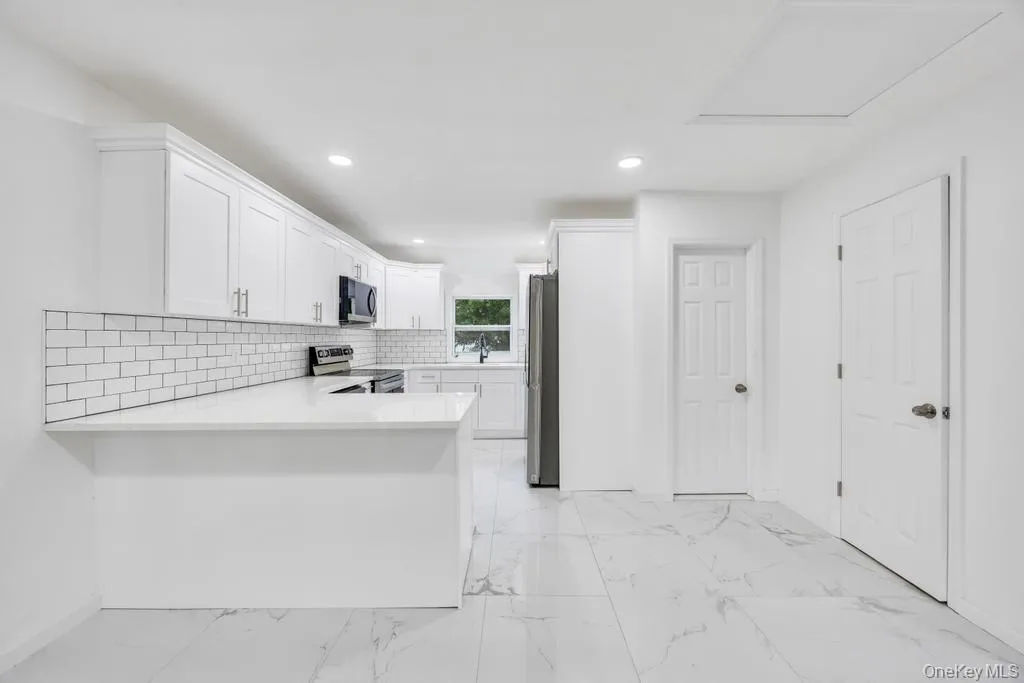 5 Radford Road, Brookhaven, NY, 3 Bedrooms Bedrooms, 9 Rooms Rooms,3 BathroomsBathrooms,Residential,For Rent,Radford,0,1005530 5 Radford Road, Brookhaven, NY, 3 Bedrooms Bedrooms, 9 Rooms Rooms,3 BathroomsBathrooms,Residential,For Rent,Radford,0,1005530