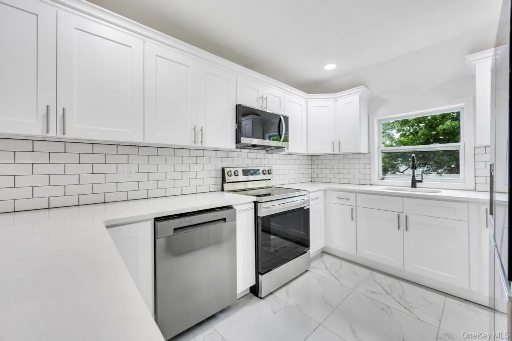 5 Radford Road, Brookhaven, NY, 3 Bedrooms Bedrooms, 9 Rooms Rooms,3 BathroomsBathrooms,Residential,For Rent,Radford,0,1005530 5 Radford Road, Brookhaven, NY, 3 Bedrooms Bedrooms, 9 Rooms Rooms,3 BathroomsBathrooms,Residential,For Rent,Radford,0,1005530