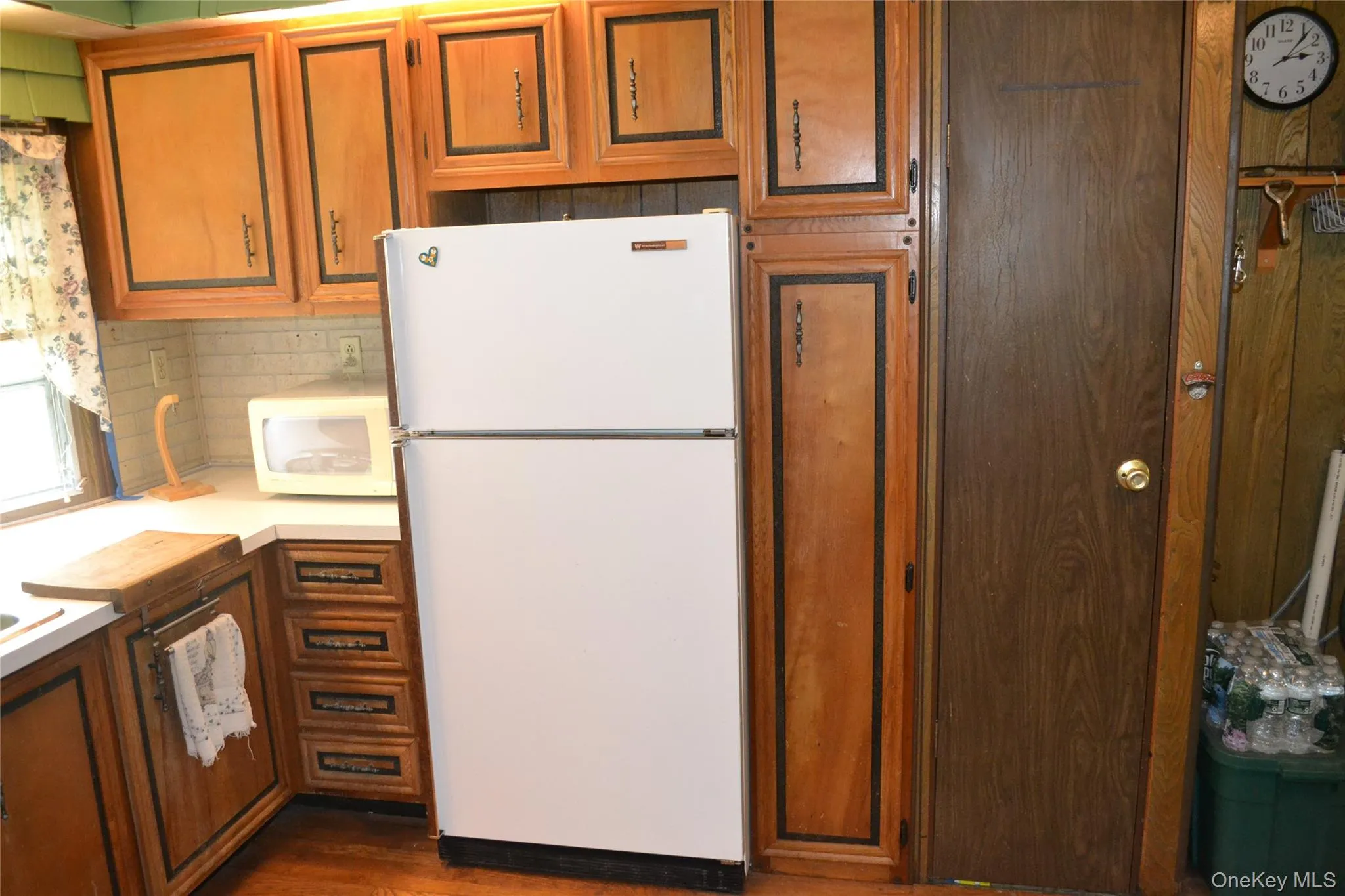 Refrigerator and pantry Refrigerator and pantry
