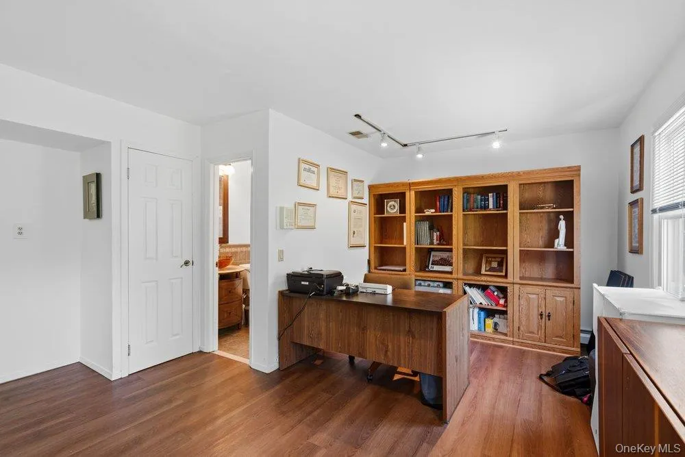 119 Plainview Road, Oyster Bay, NY, 6 Bedrooms Bedrooms, 12 Rooms Rooms,4 BathroomsBathrooms,Residential,For Rent,Plainview,0,1005538 119 Plainview Road, Oyster Bay, NY, 6 Bedrooms Bedrooms, 12 Rooms Rooms,4 BathroomsBathrooms,Residential,For Rent,Plainview,0,1005538